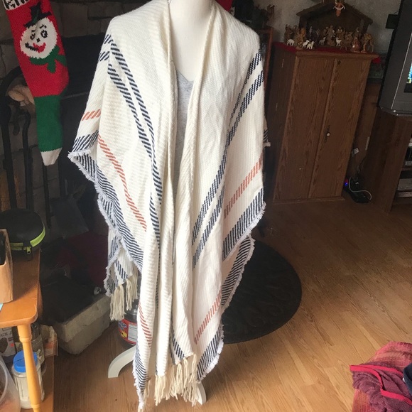 Free People Topanga Fringe Ruana poncho wrap NWOT - Picture 6 of 8